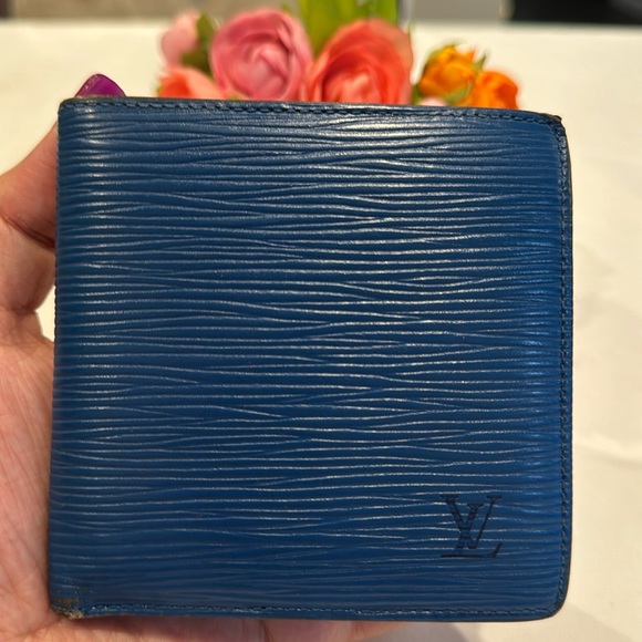 Authentic Louis Vuitton Epi men’s wallet - Picture 1 of 14